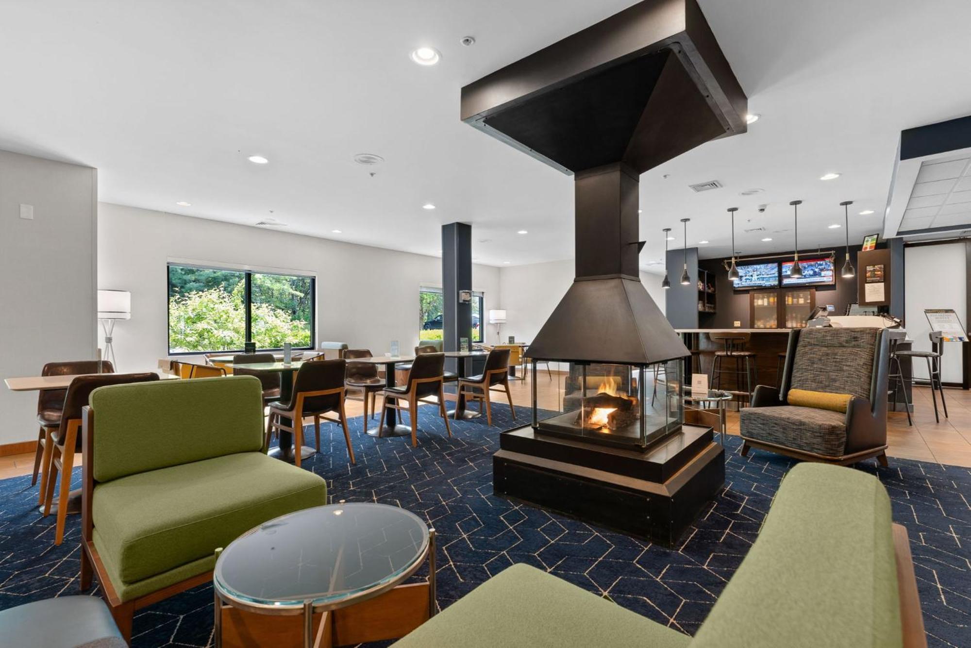 Отель Courtyard Burlington Williston Экстерьер фото