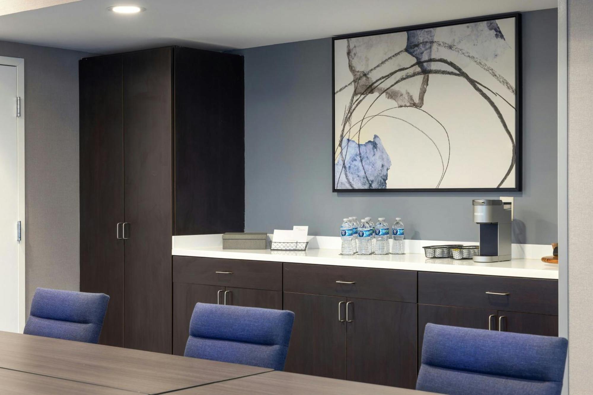 Отель Courtyard Burlington Williston Экстерьер фото